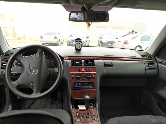 Mercedes E 220 2000, 310,000 km - 2.2 л - Bakı