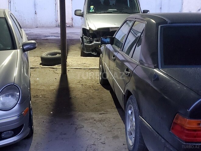 Mercedes E 230 1986, 263,316 km - 2.3 л - Bakı
