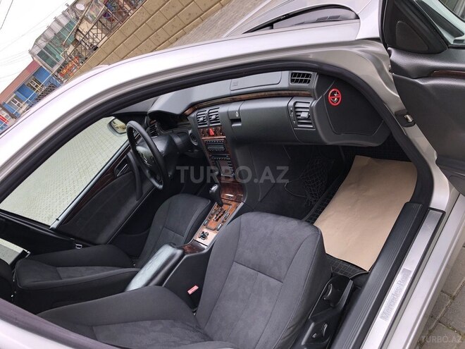 Mercedes E 240 2000, 185,300 km - 2.4 l - Bakı