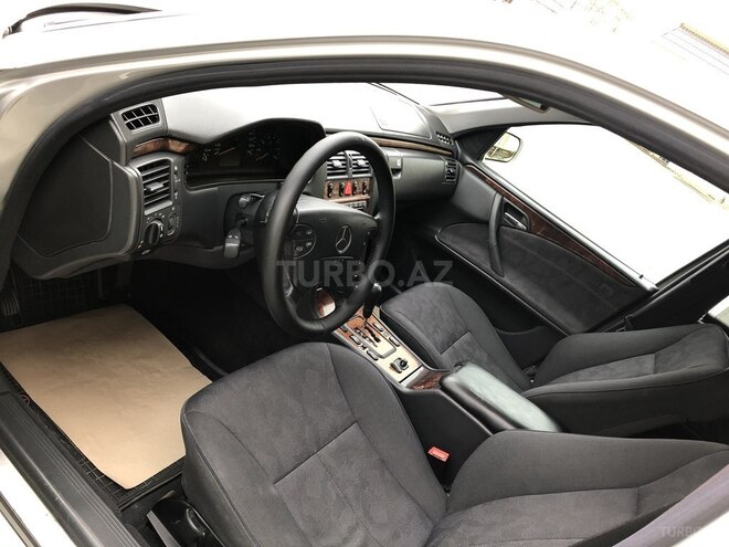 Mercedes E 240 2000, 185,300 km - 2.4 l - Bakı