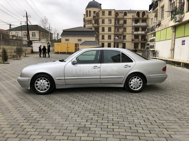 Mercedes E 240 2000, 185,300 km - 2.4 l - Bakı
