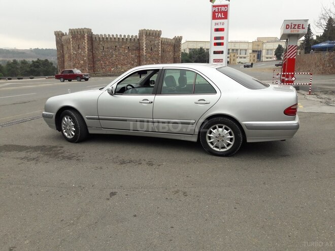 Mercedes E 260 2000, 234,766 km - 2.6 l - Tovuz