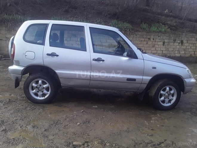 Chevrolet Niva 2005, 217,000 km - 1.7 l - Yardımlı