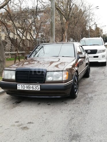 Mercedes E 230 1988, 331,268 km - 2.3 л - Bakı