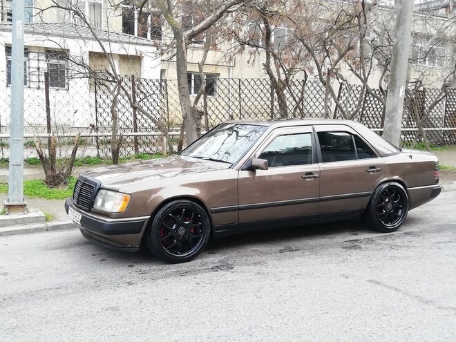 Mercedes E 230 1988, 331,268 km - 2.3 л - Bakı