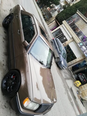 Mercedes E 230 1988, 331,268 km - 2.3 л - Bakı