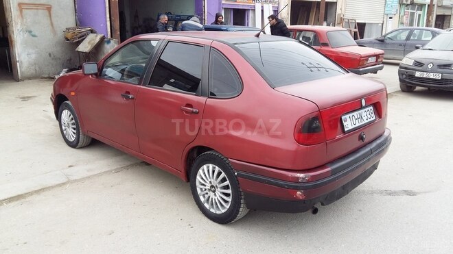 Volkswagen Polo 1995, 327,000 km - 1.6 л - Bakı