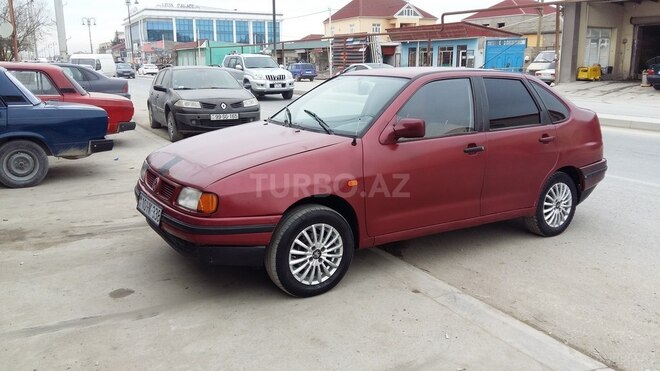 Volkswagen Polo 1995, 327,000 km - 1.6 л - Bakı