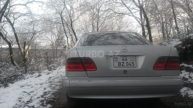 Mercedes E 240 2001, 176,000 km - 2.6 l - Masallı