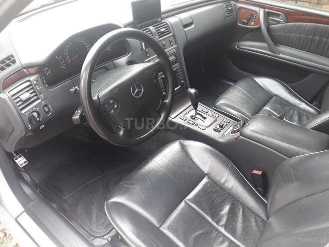 Mercedes E 240 2001, 176,000 km - 2.6 l - Masallı