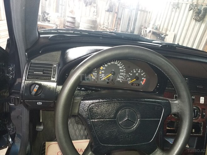 Mercedes C 240 1999, 266,942 km - 2.4 l - Biləsuvar