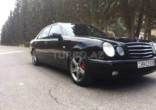 Mercedes E 240 1999, 319,000 km - 2.4 l - Sumqayıt