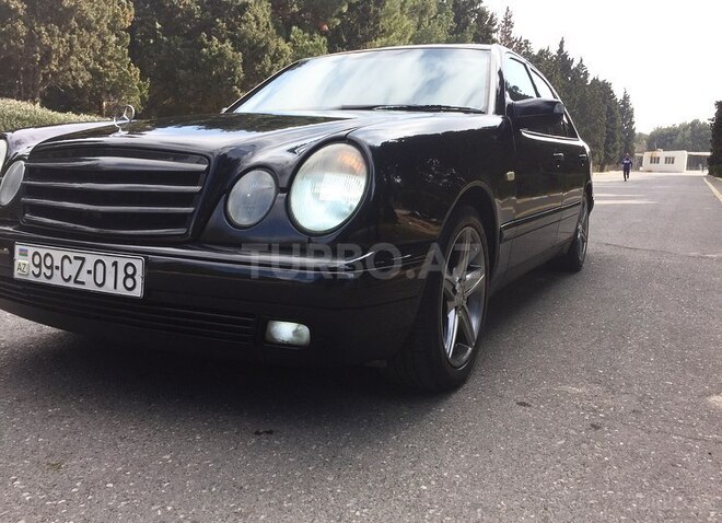 Mercedes E 240 1999, 319,000 km - 2.4 l - Sumqayıt