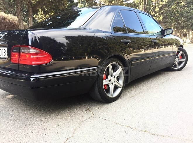 Mercedes E 240 1999, 319,000 km - 2.4 l - Sumqayıt