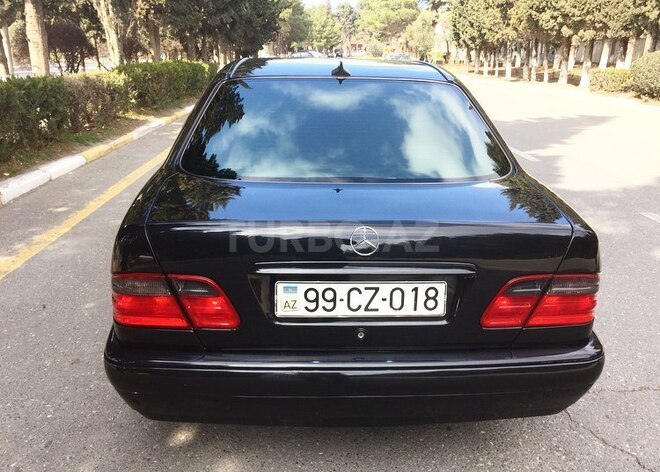 Mercedes E 240 1999, 319,000 km - 2.4 l - Sumqayıt
