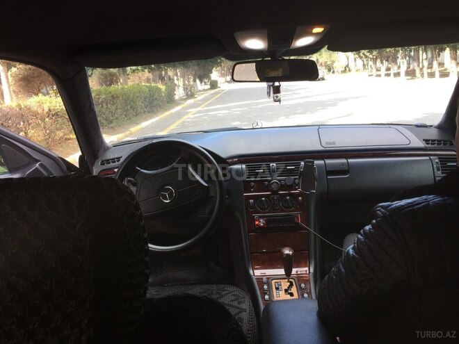 Mercedes E 240 1999, 319,000 km - 2.4 l - Sumqayıt
