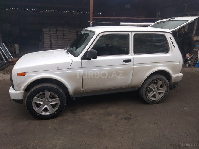 LADA (VAZ) Niva 2015, 48,000 km - 1.7 l - Quba
