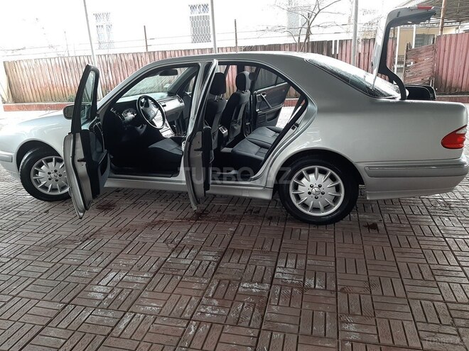 Mercedes E 240 2001, 208,000 km - 2.6 l - Saatlı