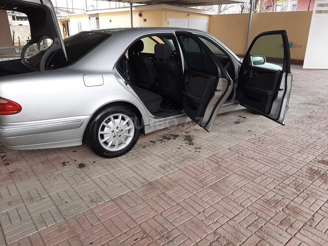 Mercedes E 240 2001, 208,000 km - 2.6 l - Saatlı