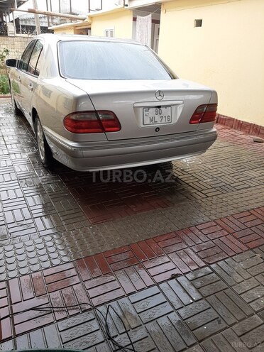 Mercedes E 240 2001, 208,000 km - 2.6 l - Saatlı