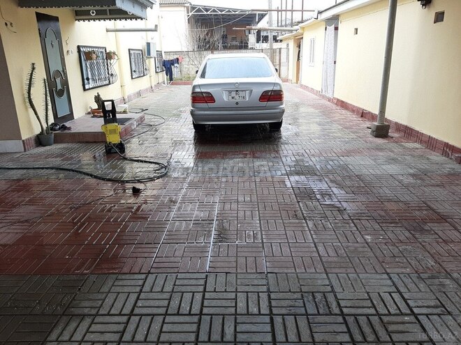 Mercedes E 240 2001, 208,000 km - 2.6 l - Saatlı