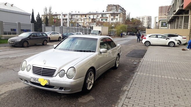 Mercedes E 270 2000, 324,000 km - 2.7 l - Bakı