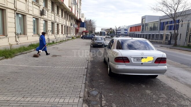 Mercedes E 270 2000, 324,000 km - 2.7 l - Bakı