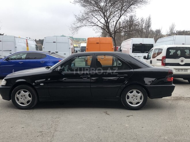 Mercedes C 200 2000, 232,570 km - 2.0 l - Bakı