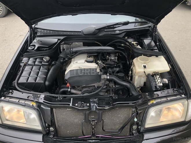 Mercedes C 200 2000, 232,570 km - 2.0 l - Bakı