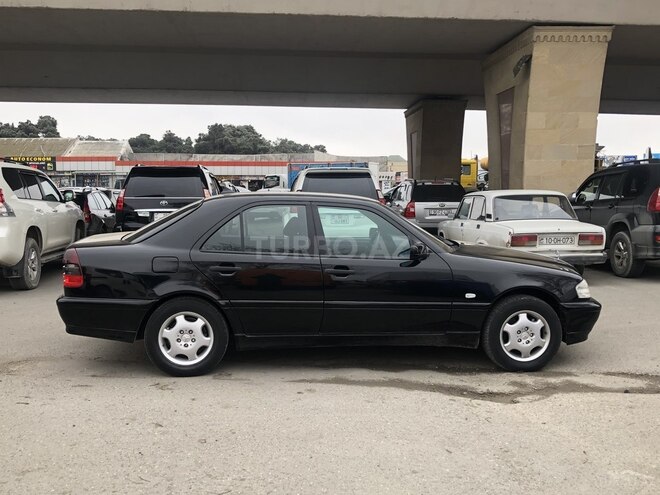 Mercedes C 200 2000, 232,570 km - 2.0 l - Bakı