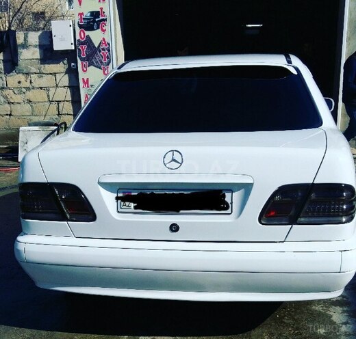 Mercedes E 300 2001, 220,000 km - 2.0 l - Bakı