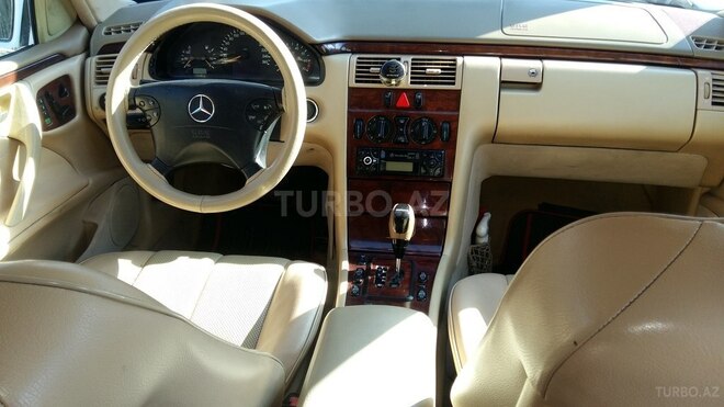 Mercedes E 300 2001, 220,000 km - 2.0 l - Bakı