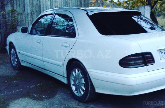 Mercedes E 300 2001, 220,000 km - 2.0 l - Bakı