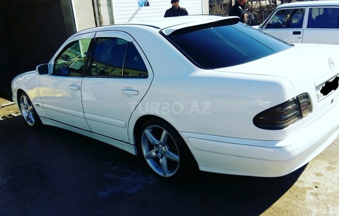 Mercedes E 300 2001, 220,000 km - 2.0 l - Bakı