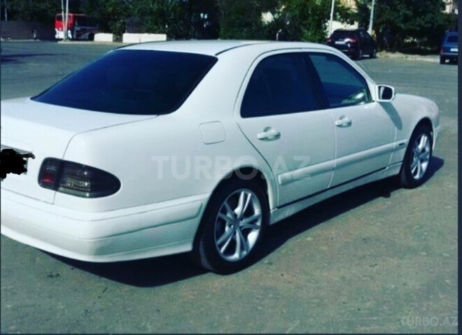 Mercedes E 300 2001, 220,000 km - 2.0 l - Bakı