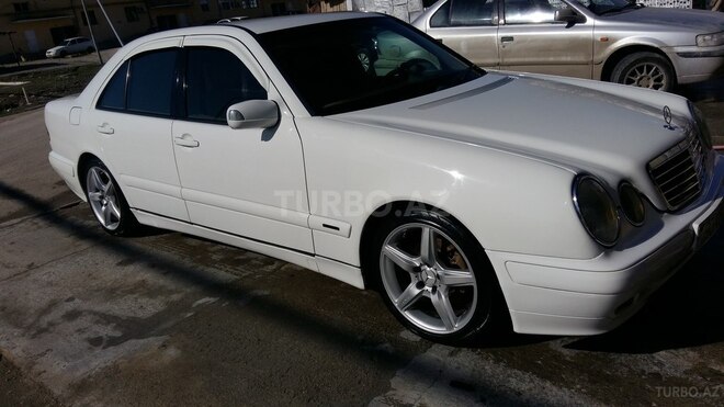 Mercedes E 300 2001, 220,000 km - 2.0 l - Bakı