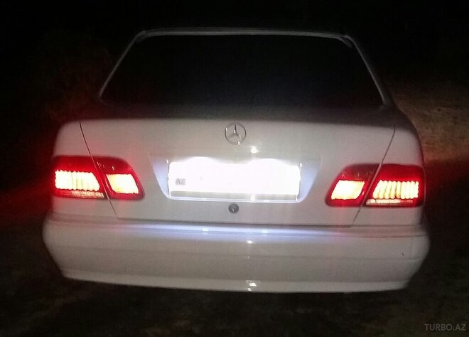 Mercedes E 300 2001, 220,000 km - 2.0 l - Bakı