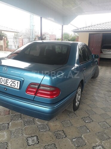 Mercedes E 200 1996, 272,599 km - 2.0 л - Göytəpə