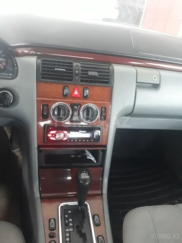 Mercedes E 200 1996, 272,599 km - 2.0 л - Göytəpə