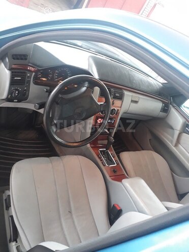 Mercedes E 200 1996, 272,599 km - 2.0 л - Göytəpə