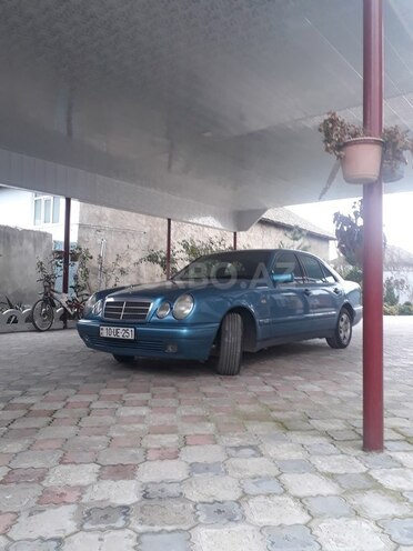 Mercedes E 200 1996, 272,599 km - 2.0 л - Göytəpə