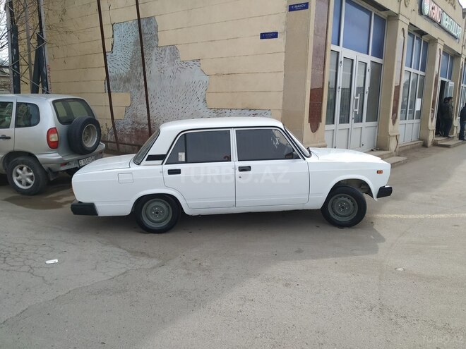LADA (VAZ) 2107 2004, 170,000 km - 1.6 л - Salyan