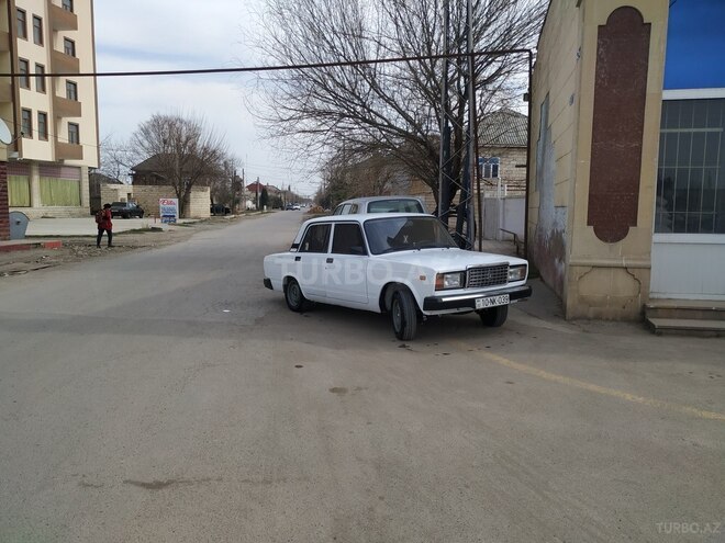 LADA (VAZ) 2107 2004, 170,000 km - 1.6 л - Salyan