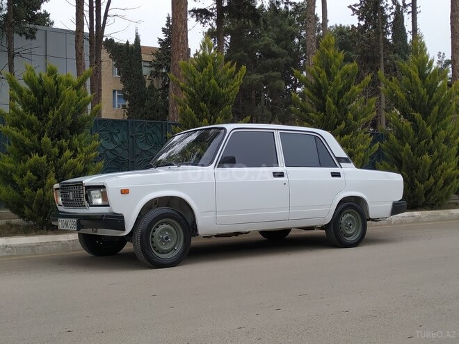 LADA (VAZ) 2107 2004, 170,000 km - 1.6 л - Salyan