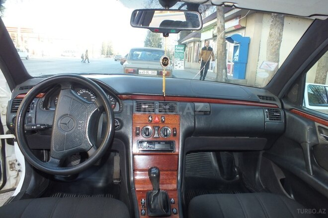 Mercedes E 280 1996, 166,400 km - 2.8 l - Mingəçevir