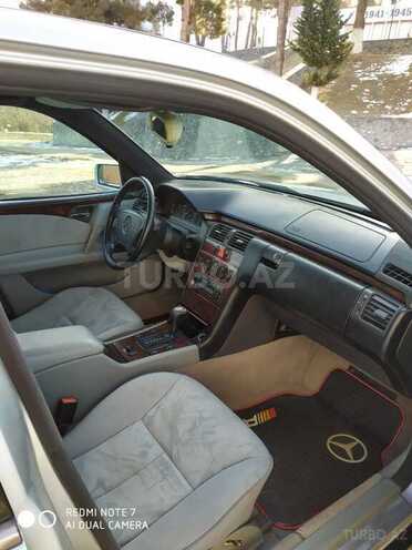 Mercedes E 200 1995, 256,983 km - 2.0 l - Şəki