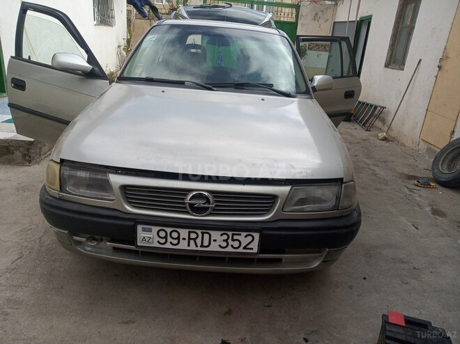 Opel Astra 1995, 449,416 km - 2.0 л - Bakı