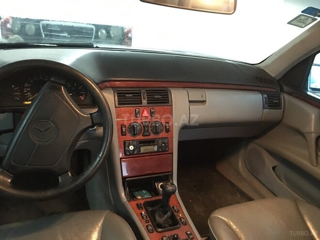 Mercedes E 240 1998, 175,000 km - 2.4 l - Xırdalan