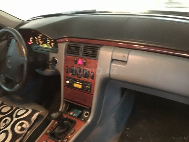 Mercedes E 240 1998, 175,000 km - 2.4 l - Xırdalan