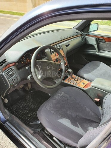 Mercedes E 240 1998, 300,000 km - 2.4 l - Bakı